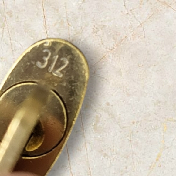 Louis Vuitton Lock and Key #312 Add a touch of luxury to your collection - Picture 4 of 4